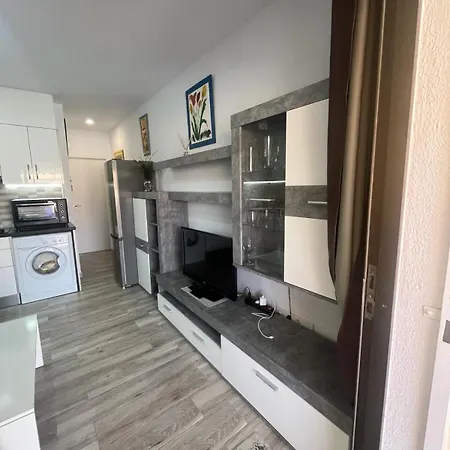 Апартаменты Aircon -Cozy Pool View Apartment - Mareverde *