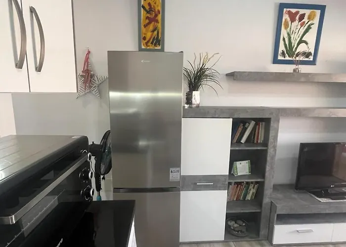 Aircon -Cozy Pool View Apartment - Mareverde Апартаменты