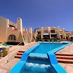 Aircon -Cozy Pool View Apartment - Mareverde Apartment